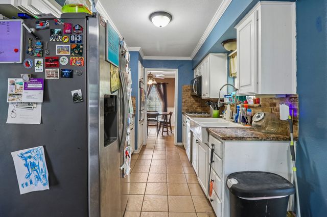 820 N Bowen Road, Arlington, TX 76012