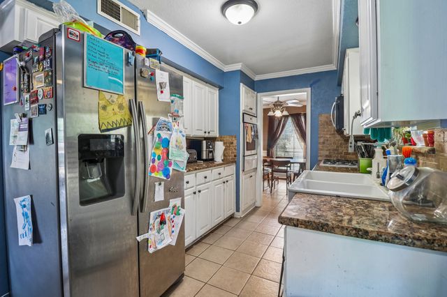820 N Bowen Road, Arlington, TX 76012