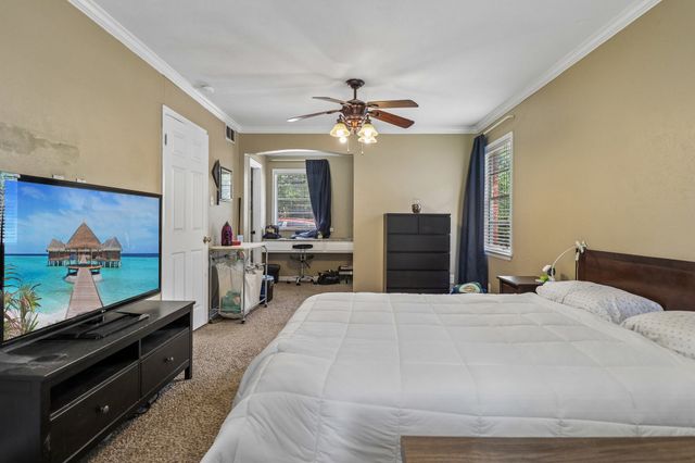 820 N Bowen Road, Arlington, TX 76012