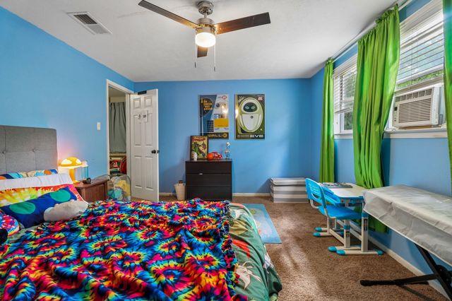 820 N Bowen Road, Arlington, TX 76012