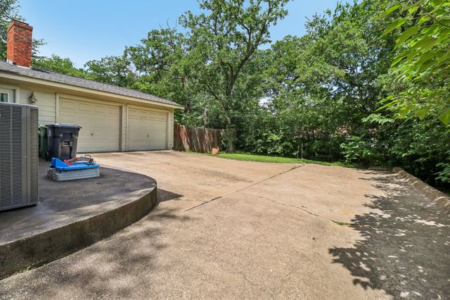 820 N Bowen Road, Arlington, TX 76012