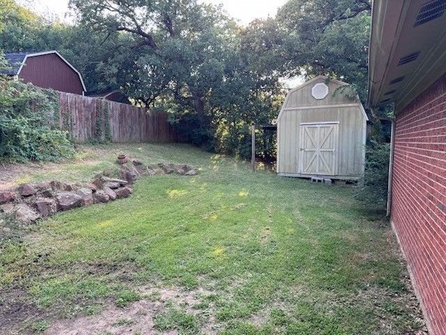 820 N Bowen Road, Arlington, TX 76012