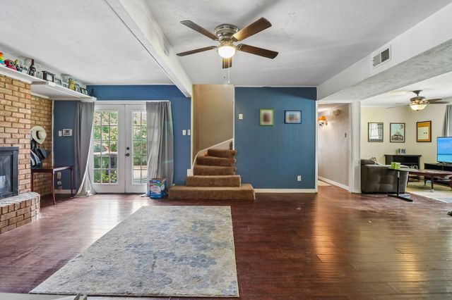 820 N Bowen Road, Arlington, TX 76012