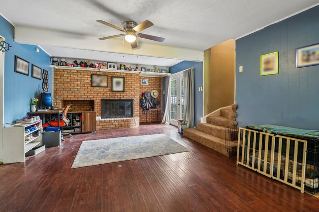 820 N Bowen Road, Arlington, TX 76012