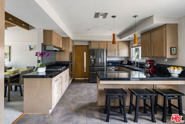 4910 Abbeyville Avenue, Woodland Hills, CA 91364