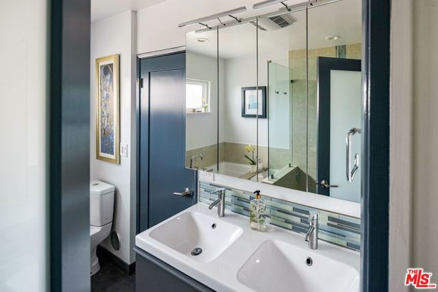 4910 Abbeyville Avenue, Woodland Hills, CA 91364