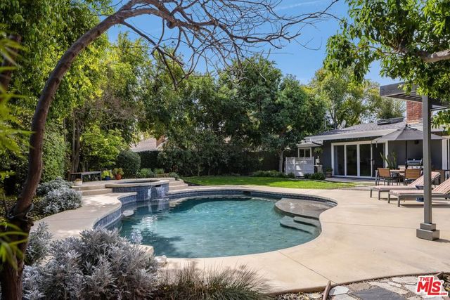 4910 Abbeyville Avenue, Woodland Hills, CA 91364