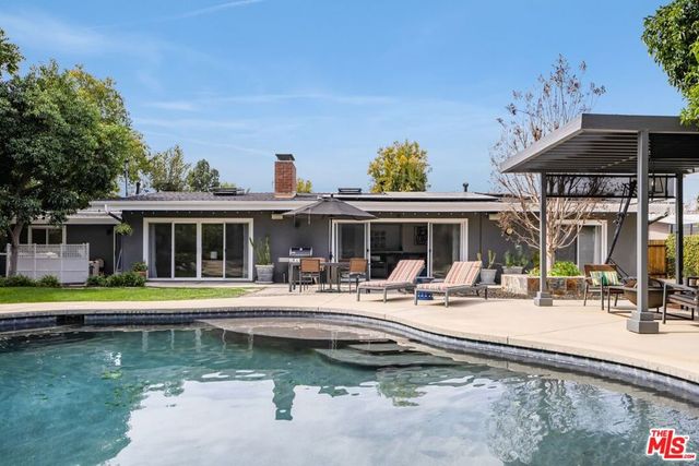 4910 Abbeyville Avenue, Woodland Hills, CA 91364