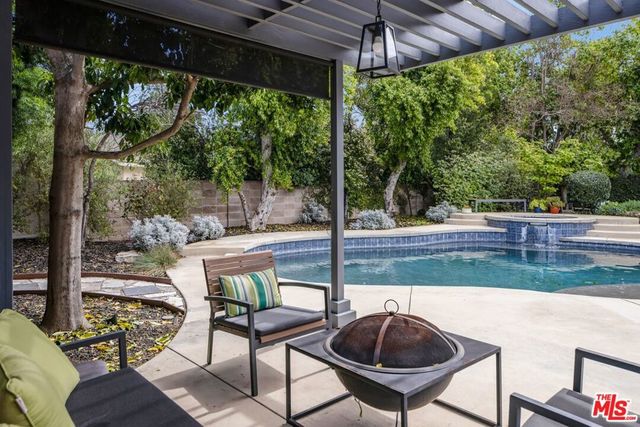 4910 Abbeyville Avenue, Woodland Hills, CA 91364