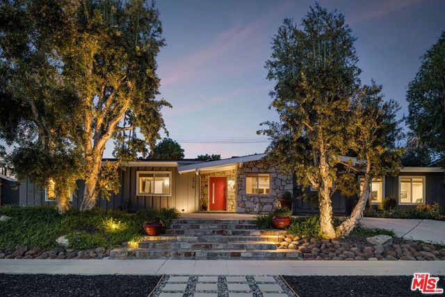 4910 Abbeyville Avenue, Woodland Hills, CA 91364