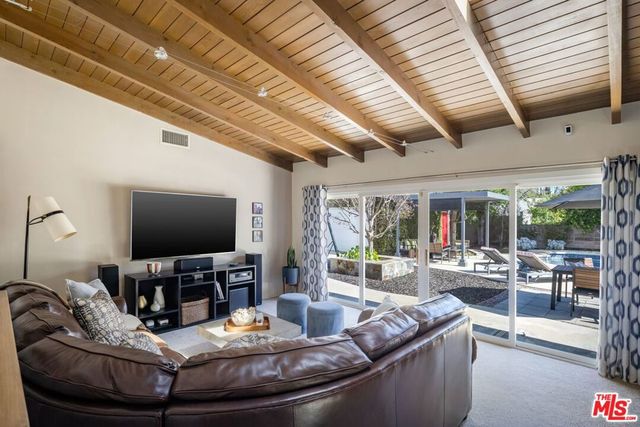4910 Abbeyville Avenue, Woodland Hills, CA 91364