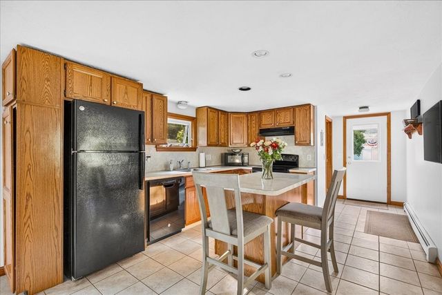 33 White Horse Rd, Plymouth, MA 02360