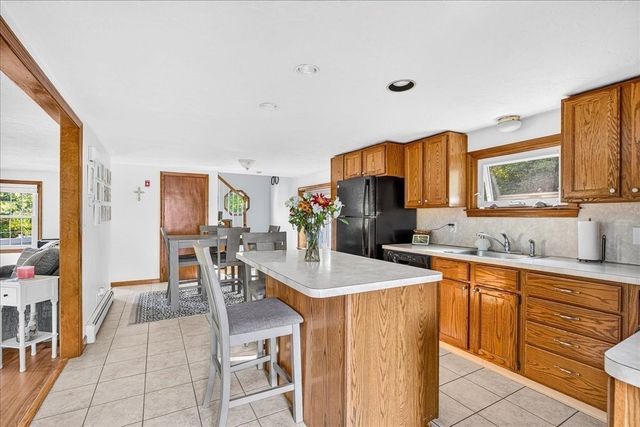 33 White Horse Rd, Plymouth, MA 02360