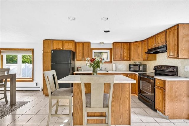 33 White Horse Rd, Plymouth, MA 02360