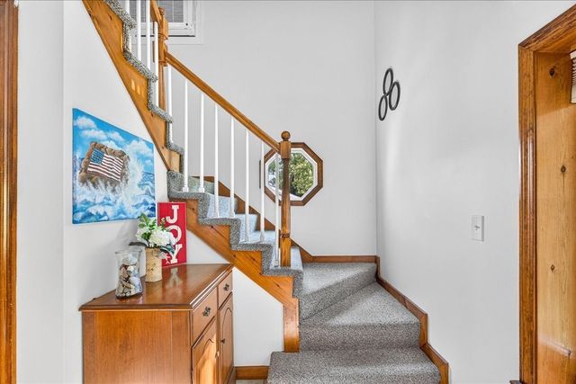 33 White Horse Rd, Plymouth, MA 02360