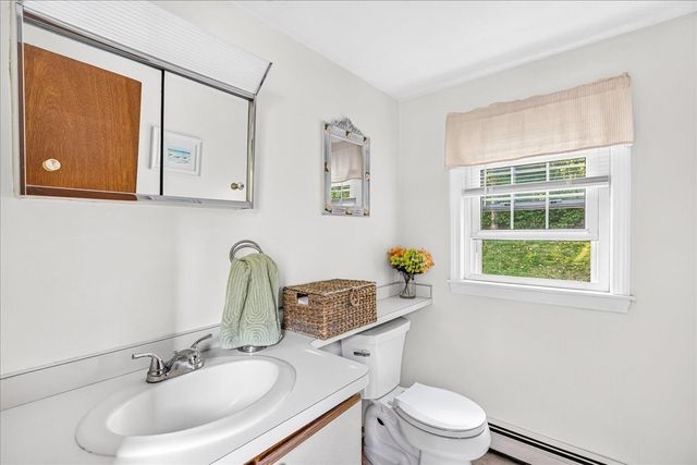 33 White Horse Rd, Plymouth, MA 02360