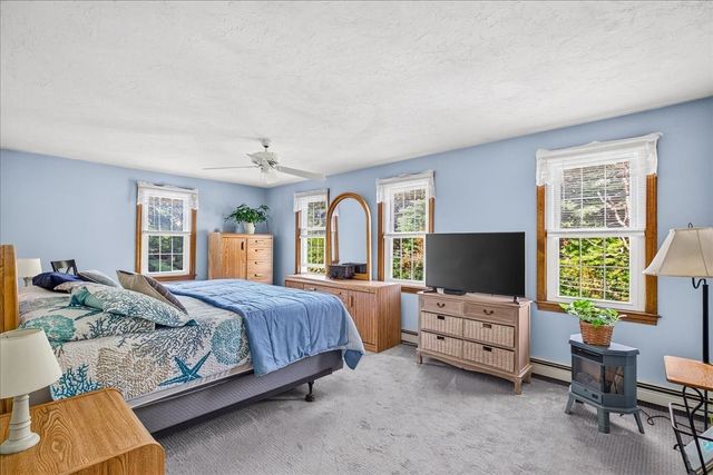 33 White Horse Rd, Plymouth, MA 02360