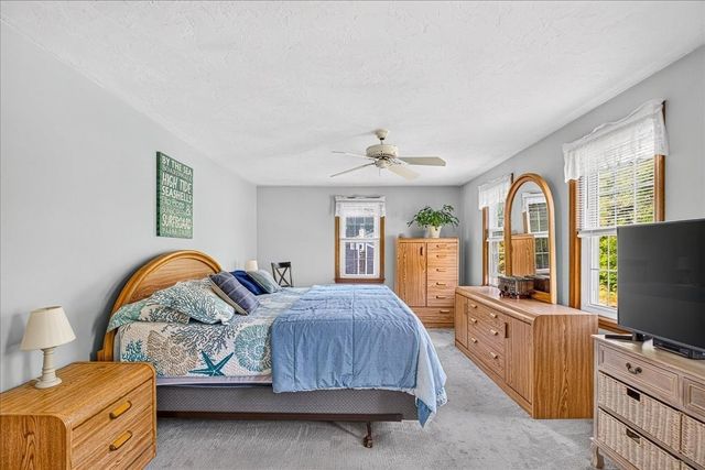 33 White Horse Rd, Plymouth, MA 02360