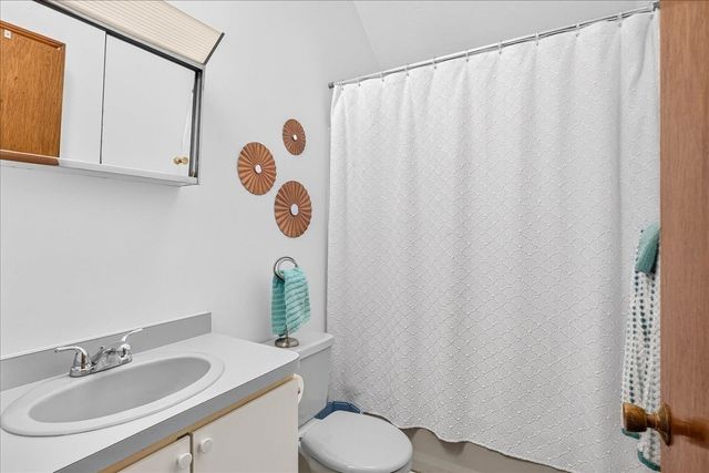 33 White Horse Rd, Plymouth, MA 02360