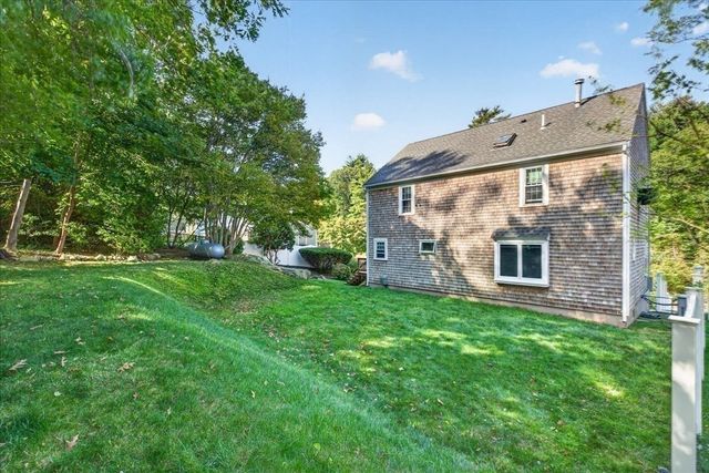 33 White Horse Rd, Plymouth, MA 02360