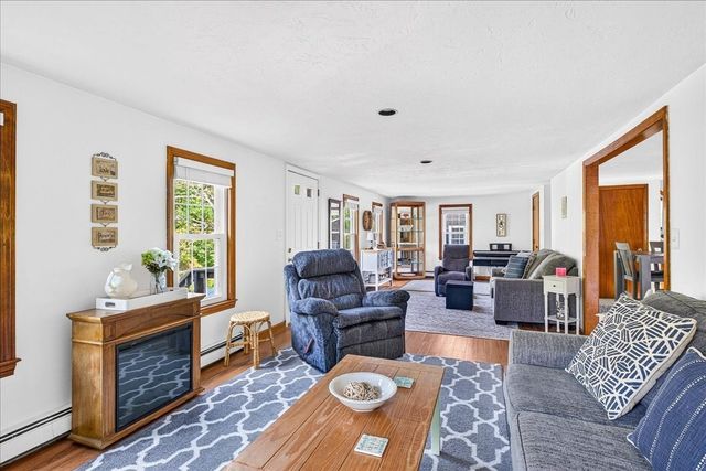 33 White Horse Rd, Plymouth, MA 02360