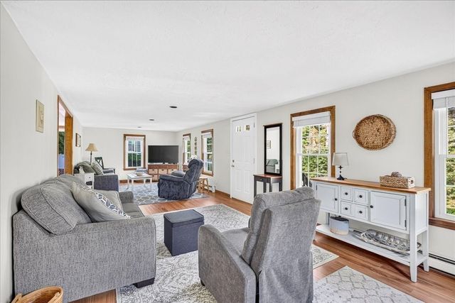 33 White Horse Rd, Plymouth, MA 02360