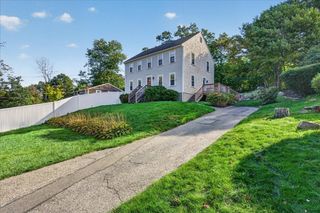 33 White Horse Rd, Plymouth, MA 02360