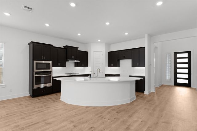 320 West Faulkner ST, Liberty Hill, TX 78642