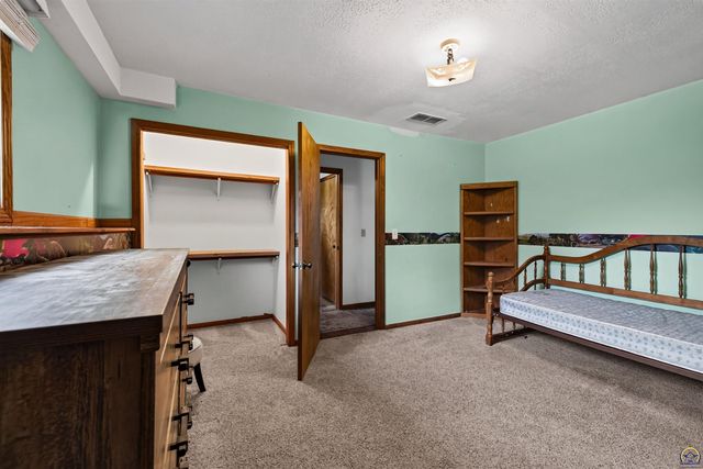 17208 Bowser DR, Hoyt, KS 66440