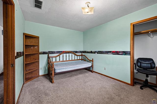 17208 Bowser DR, Hoyt, KS 66440