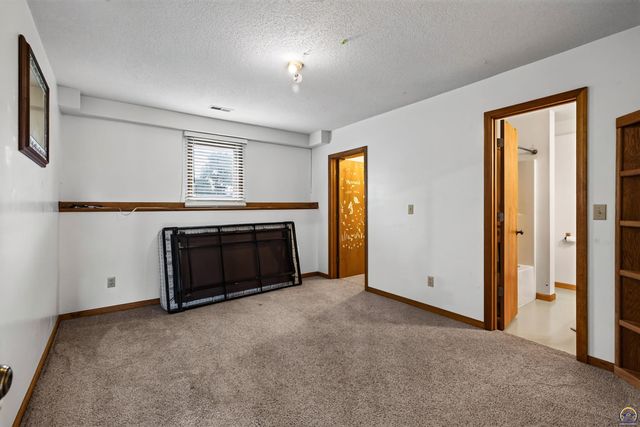 17208 Bowser DR, Hoyt, KS 66440