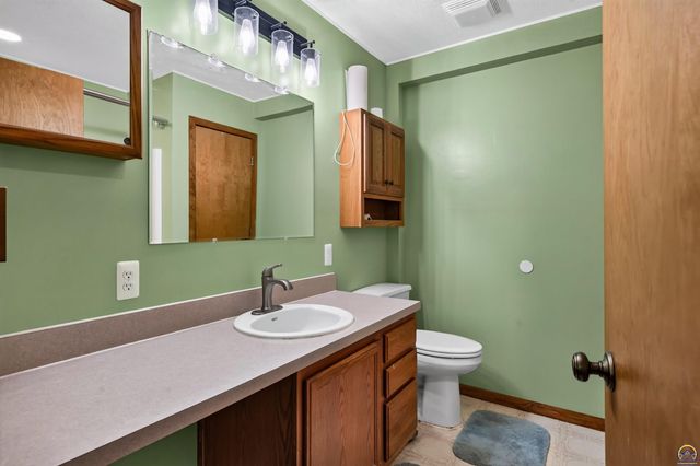 17208 Bowser DR, Hoyt, KS 66440