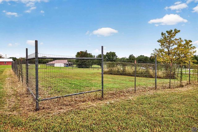 17208 Bowser DR, Hoyt, KS 66440