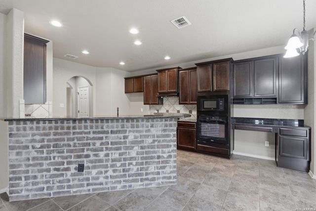 1306 ORIOLE CT, San Antonio, TX 78245