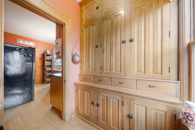 913 W 5TH STREET, Appleton, WI 54914