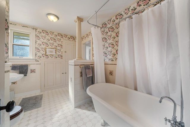 913 W 5TH STREET, Appleton, WI 54914