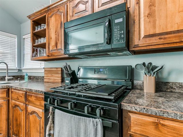 2404 Vintage Park Lane, Yukon, OK 73099