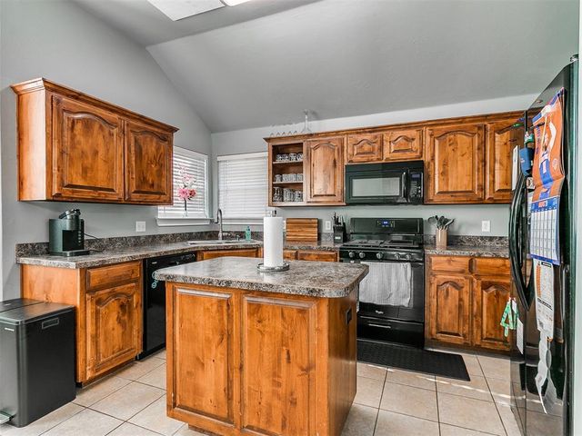 2404 Vintage Park Lane, Yukon, OK 73099