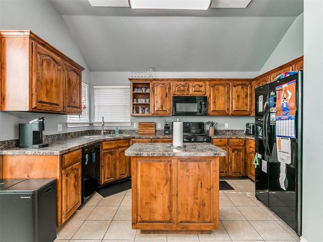 2404 Vintage Park Lane, Yukon, OK 73099