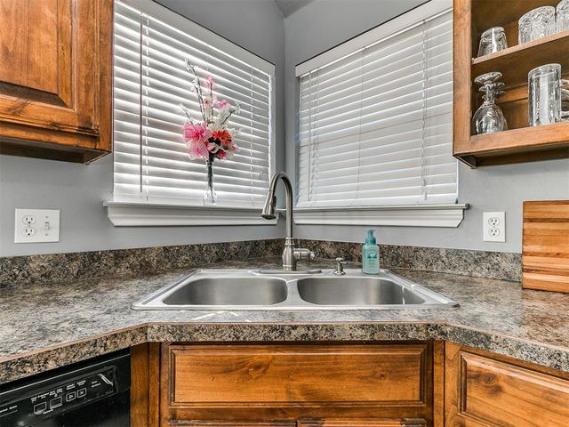 2404 Vintage Park Lane, Yukon, OK 73099