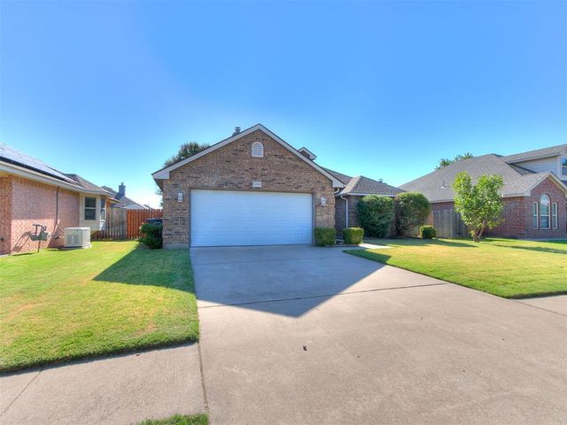 2404 Vintage Park Lane, Yukon, OK 73099