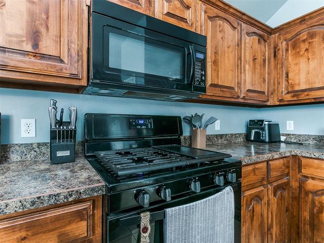 2404 Vintage Park Lane, Yukon, OK 73099