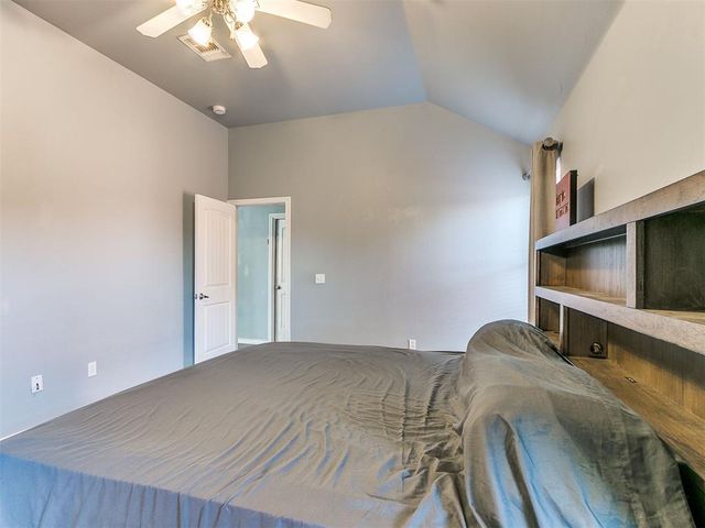 2404 Vintage Park Lane, Yukon, OK 73099