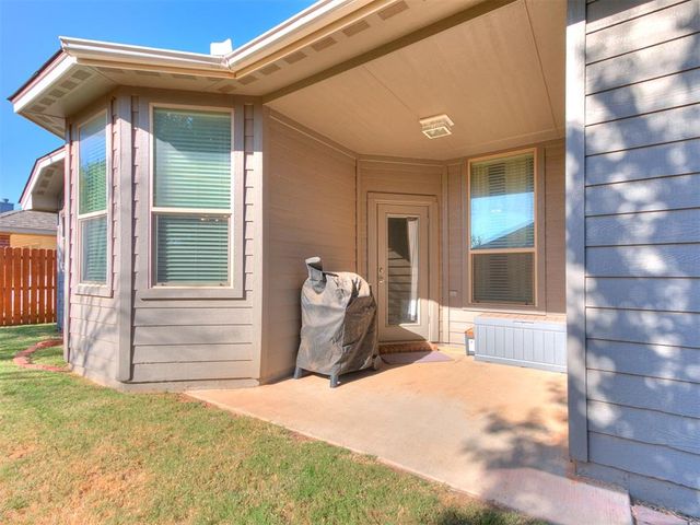 2404 Vintage Park Lane, Yukon, OK 73099