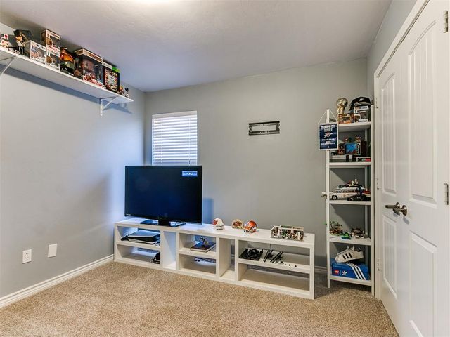 2404 Vintage Park Lane, Yukon, OK 73099