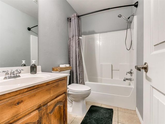 2404 Vintage Park Lane, Yukon, OK 73099