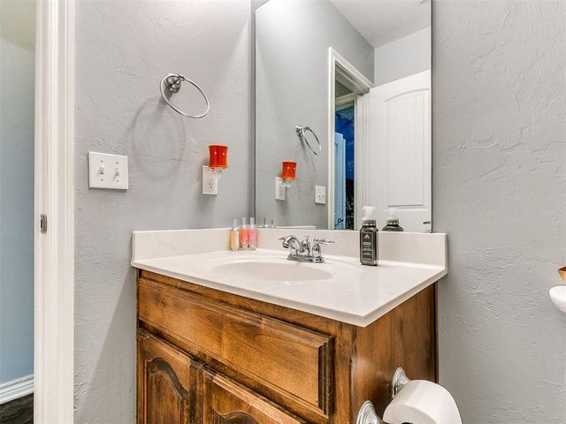 2404 Vintage Park Lane, Yukon, OK 73099