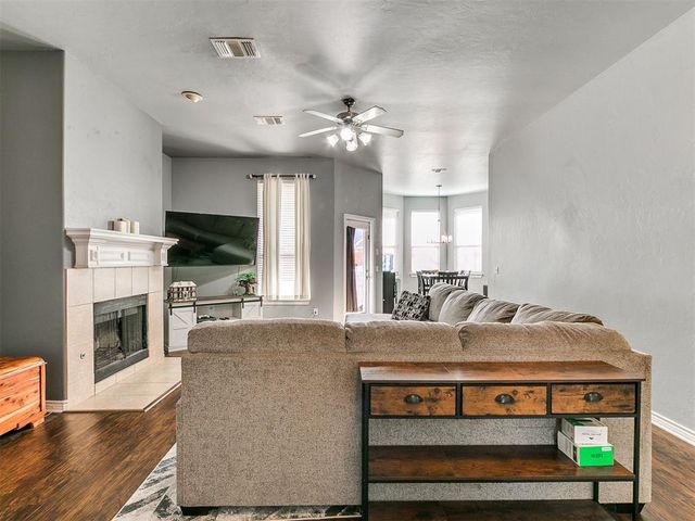 2404 Vintage Park Lane, Yukon, OK 73099