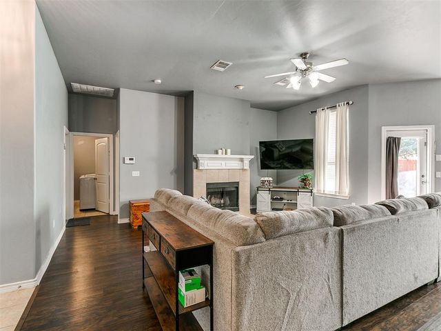 2404 Vintage Park Lane, Yukon, OK 73099