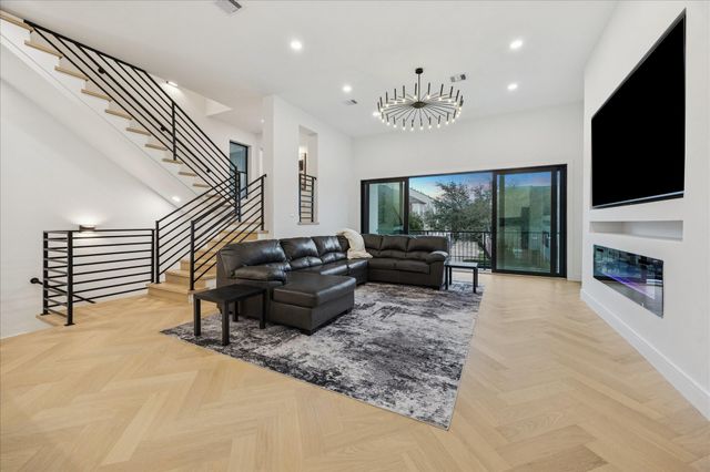 809 Memorial Heights Drive, Houston, TX 77007